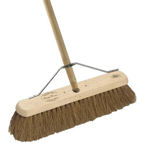 18" Natural Coco Fibre Broom With Wooden Handle / Stay